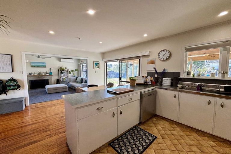 Photo of property in 89 Martin Road, Paraparaumu Beach, Paraparaumu, 5032