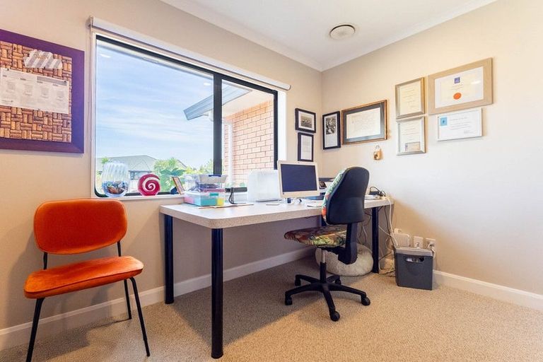 Photo of property in 23 Harry Shaw Way, Raumati South, Paraparaumu, 5032