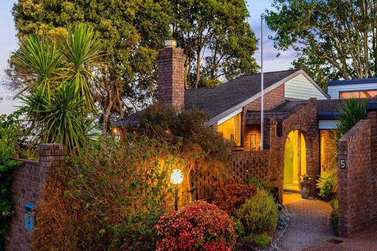 Photo of property in 5 Clearwater Cove, West Harbour, Auckland, 0618