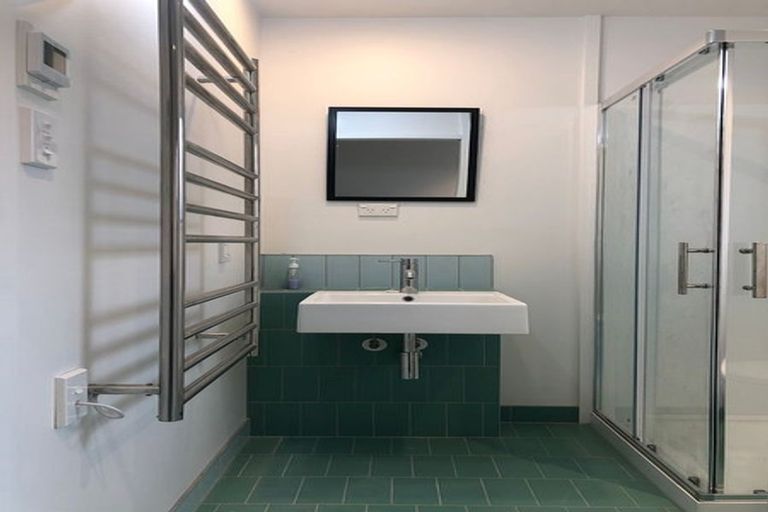 Photo of property in 2/77 Mein Street, Newtown, Wellington, 6021