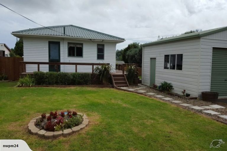Photo of property in 4 Second Avenue, Glenbrook, Waiuku, 2681