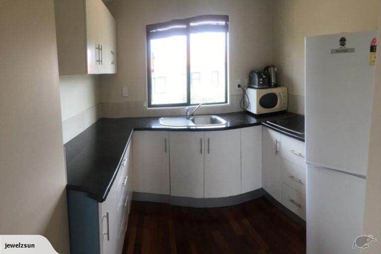 Photo of property in 2/49 College Road, Northcote, Auckland, 0627