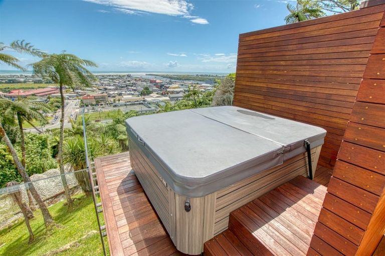 Photo of property in 41 Puketahi Street, Greymouth, 7805