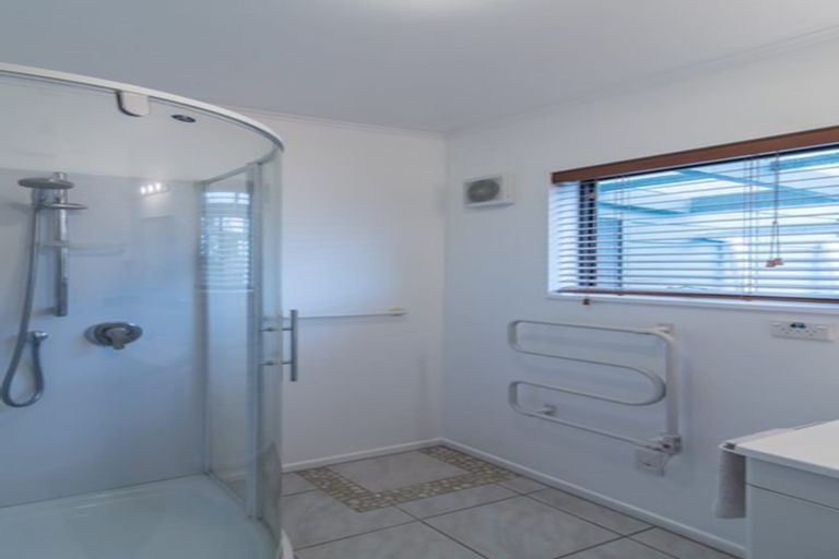 Photo of property in 14 Amokura Street, Waikanae, 5036