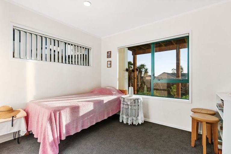 Photo of property in 1a Lobelia Rise, Goodwood Heights, Auckland, 2105