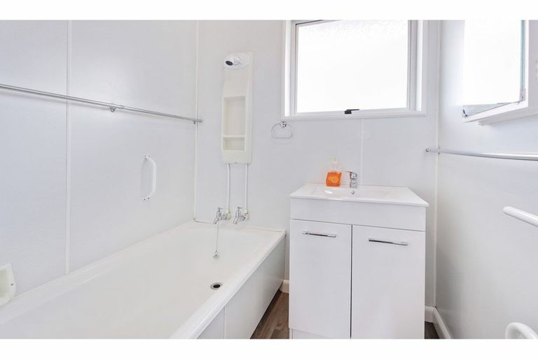 Photo of property in 2/120 Saint James Avenue, Papanui, Christchurch, 8053