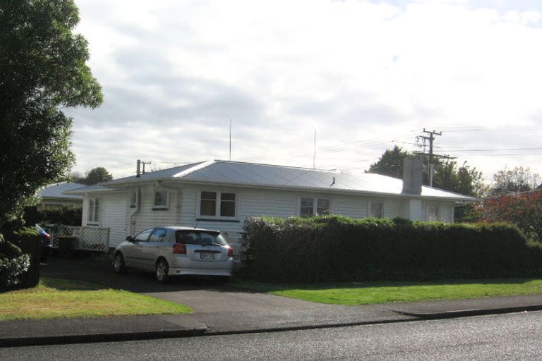 Photo of property in 66 Taikata Road, Te Atatu Peninsula, Auckland, 0610