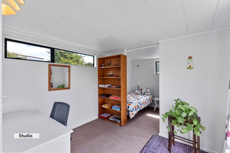Photo of property in 13 Atua Street, Waikanae Beach, Waikanae, 5036