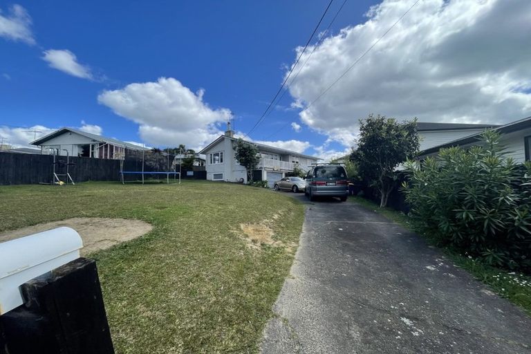 Photo of property in 12 Coniston Avenue, Te Atatu South, Auckland, 0610
