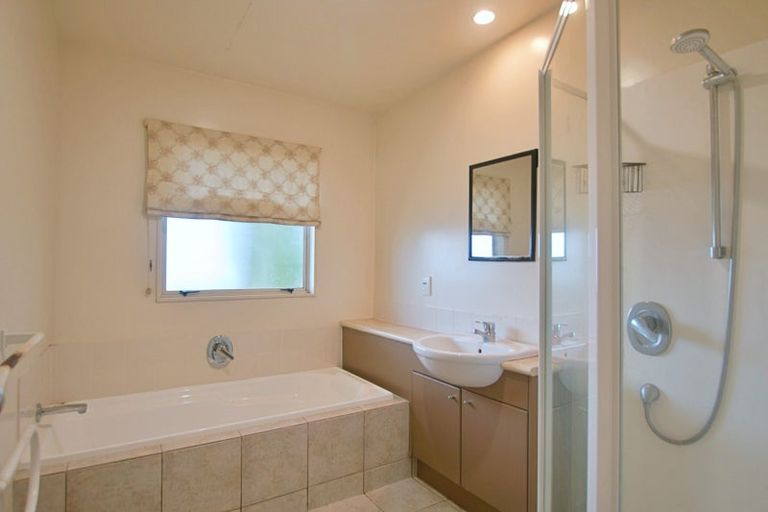 Photo of property in 2/23 Tui Glen Road, Birkenhead, Auckland, 0626