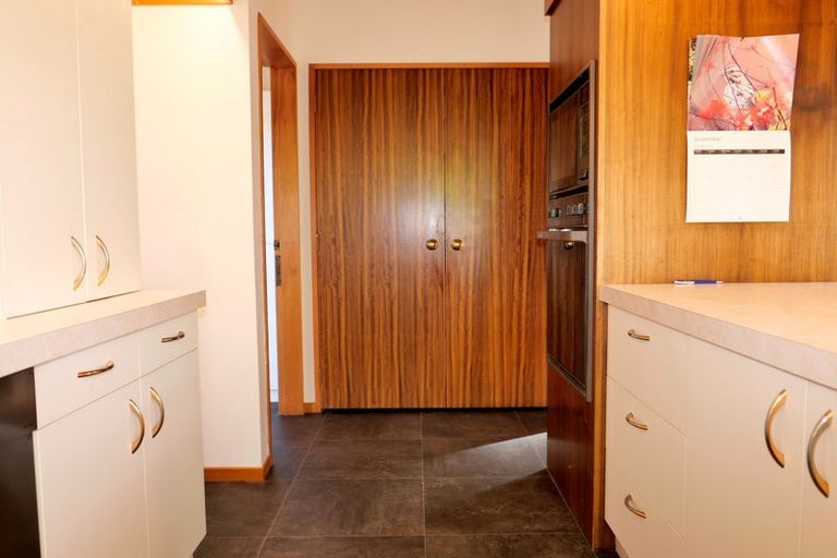 Photo of property in 10 Edgewater Street, Waikanae, 5036
