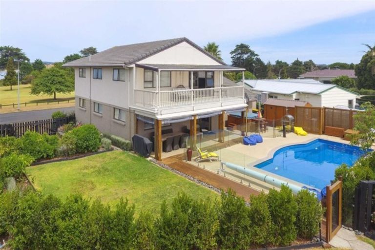 Photo of property in 33 Stella Drive, Clarks Beach, 2122