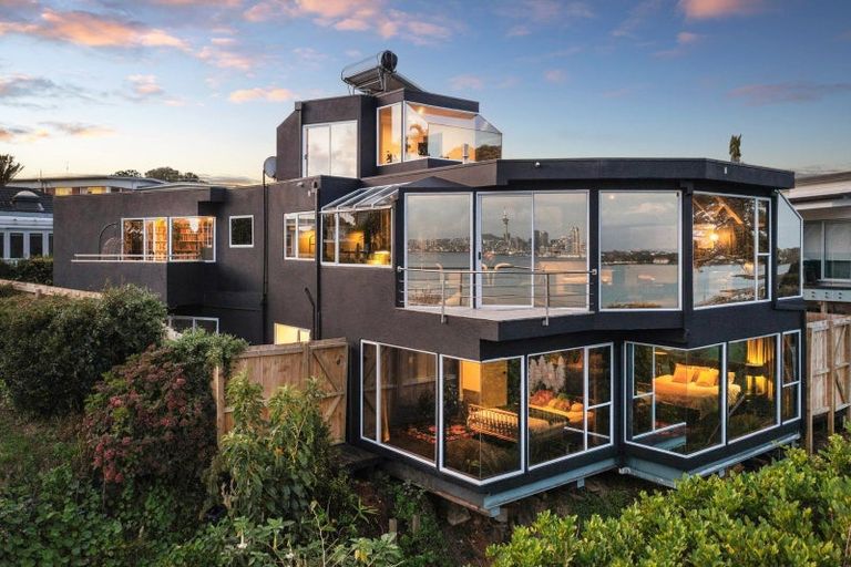 Photo of property in 2/81 Sylvan Avenue, Northcote, Auckland, 0627