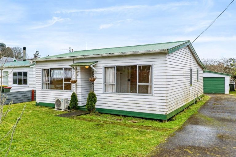 Photo of property in 12 Mills Street, Eltham, 4322