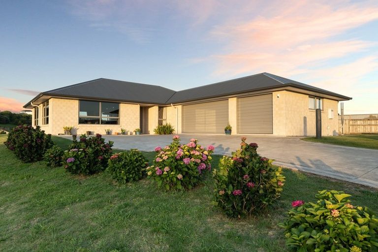 Photo of property in 1 Vantage Place, Omokoroa, 3114