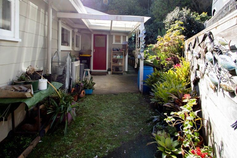 Photo of property in 5 Adams Road, Thornton Bay, Thames, 3575