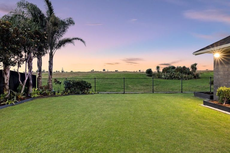 Photo of property in 36 Selliera Place, Papamoa Beach, Papamoa, 3118