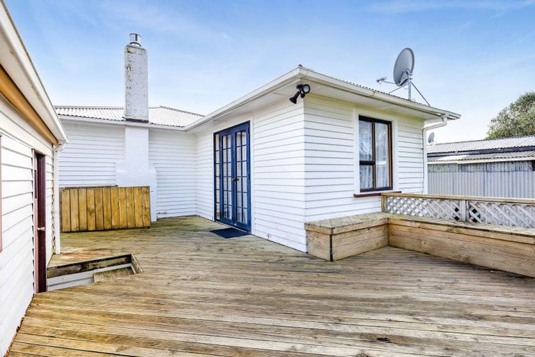 Photo of property in 14 Karaka Street, Merrilands, New Plymouth, 4312