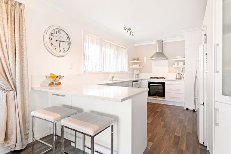 Photo of property in 6 Colwill Road, Massey, Auckland, 0614