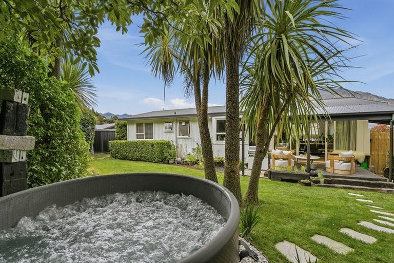 Photo of property in 17 Arawata Terrace, Fernhill, Queenstown, 9300