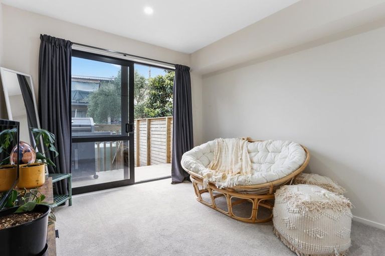 Photo of property in 21c Cherry Tree Place, Massey, Auckland, 0614