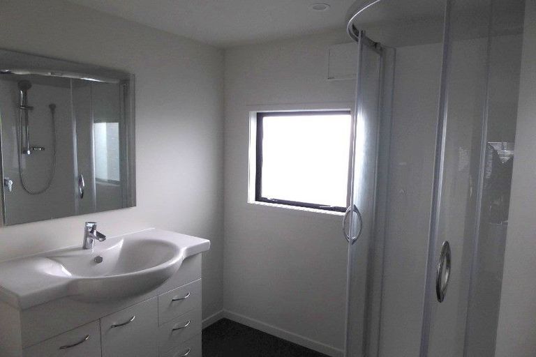 Photo of property in 2/80 Hobson Street, Thorndon, Wellington, 6011