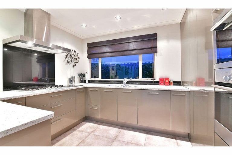 Photo of property in 2/126 Whangaparaoa Road, Red Beach, 0932