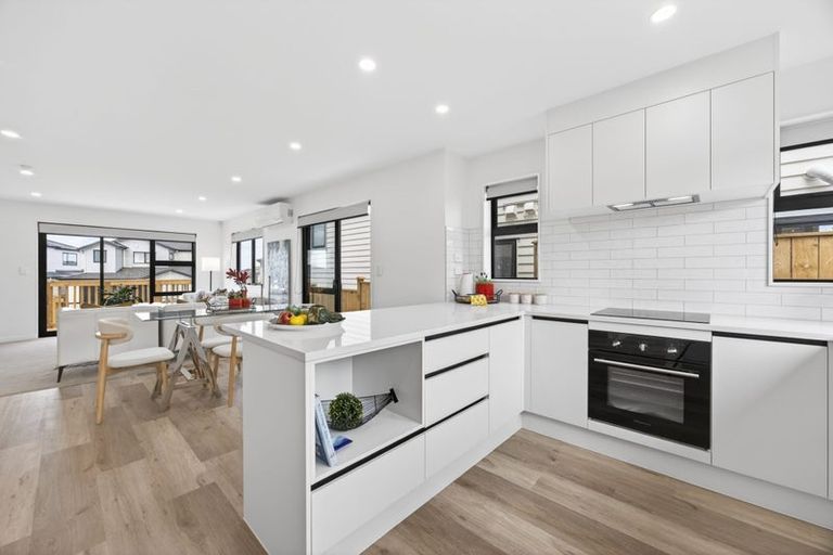 Photo of property in 6 Ballyalton Crescent, Flat Bush, 2019