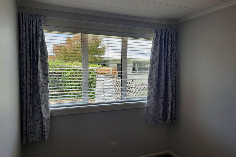 Photo of property in 2/12 Poplar Grove, Ebdentown, Upper Hutt, 5018