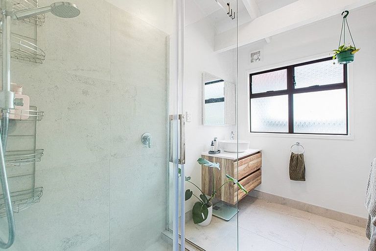 Photo of property in 2/33 Forest Hill Road, Henderson, Auckland, 0612