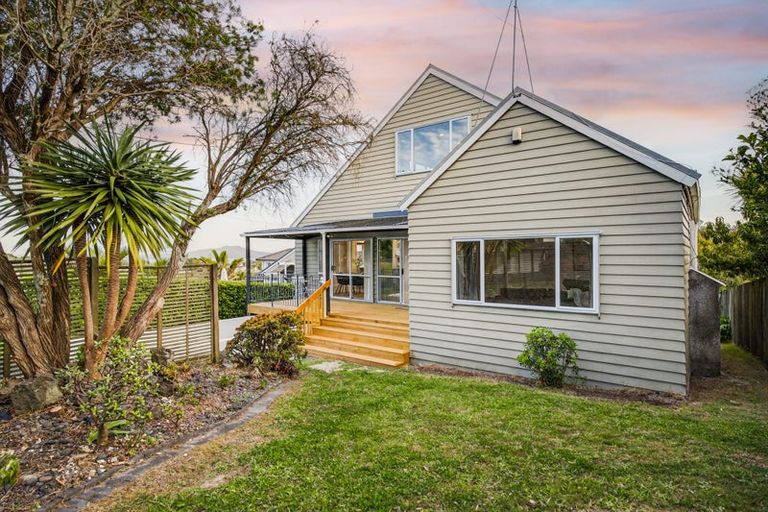 Photo of property in 20 Peter Terrace, Castor Bay, Auckland, 0620