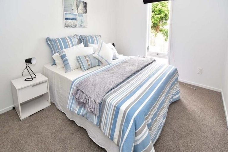 Photo of property in 1/546 Glenfield Road, Glenfield, Auckland, 0629