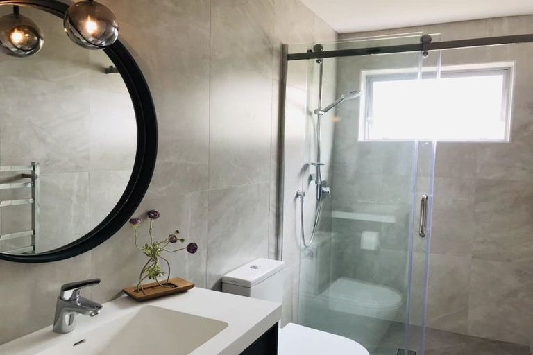 Photo of property in 499b East Coast Road, Murrays Bay, Auckland, 0630