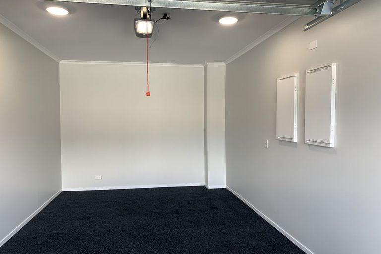 Photo of property in 15 William Calvert Drive, Swanson, Auckland, 0614