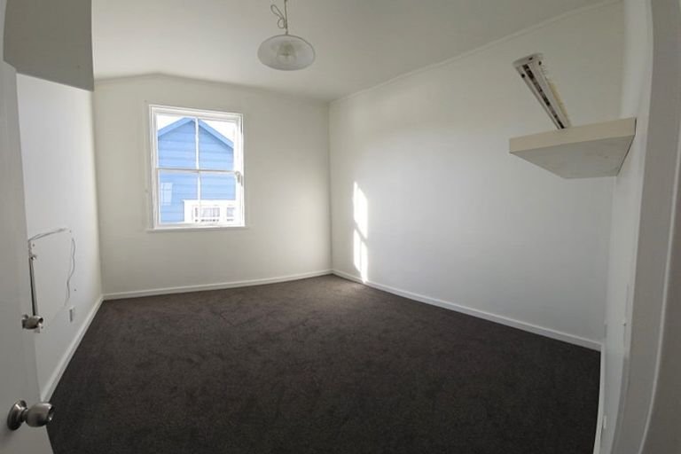 Photo of property in 16 Edinburgh Terrace, Berhampore, Wellington, 6023