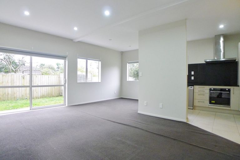 Photo of property in 9/45a Swanson Road, Henderson, Auckland, 0610