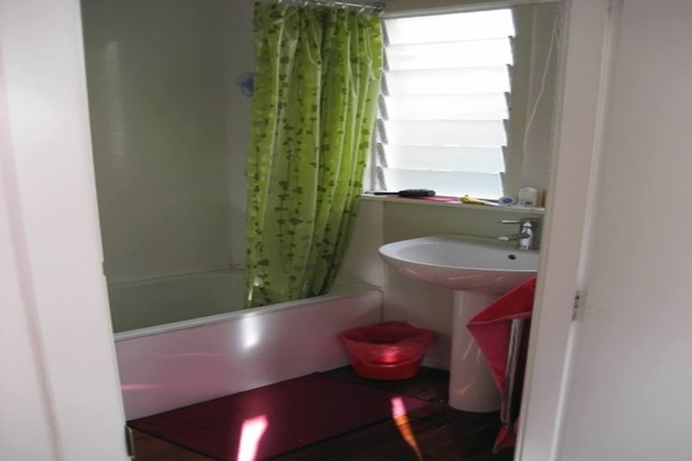 Photo of property in 5 Don Croot Street, Morningside, Auckland, 1021