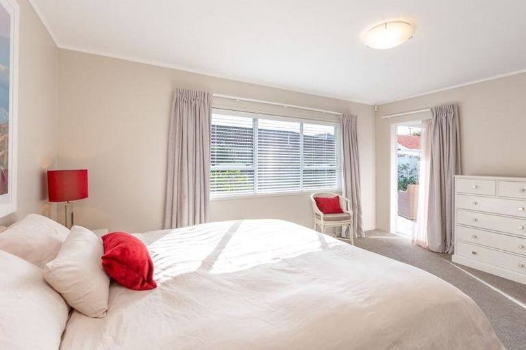 Photo of property in 2/38 East Coast Road, Milford, Auckland, 0620