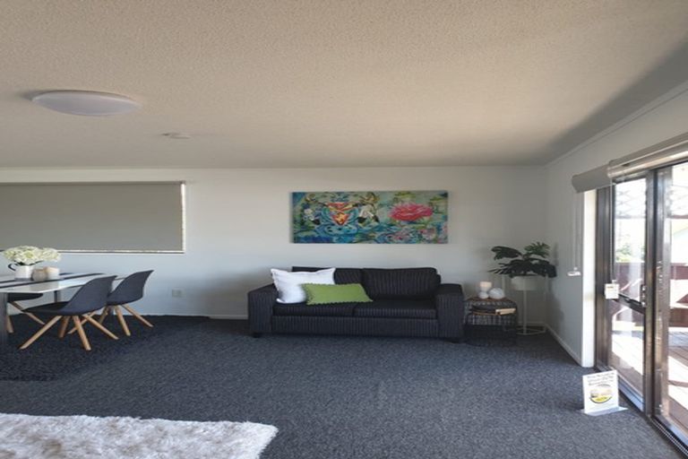 Photo of property in 2/5 Inca Place, Red Hill, Papakura, 2110