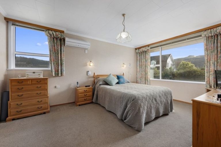 Photo of property in 31 Dowling Grove, Silverstream, Upper Hutt, 5019