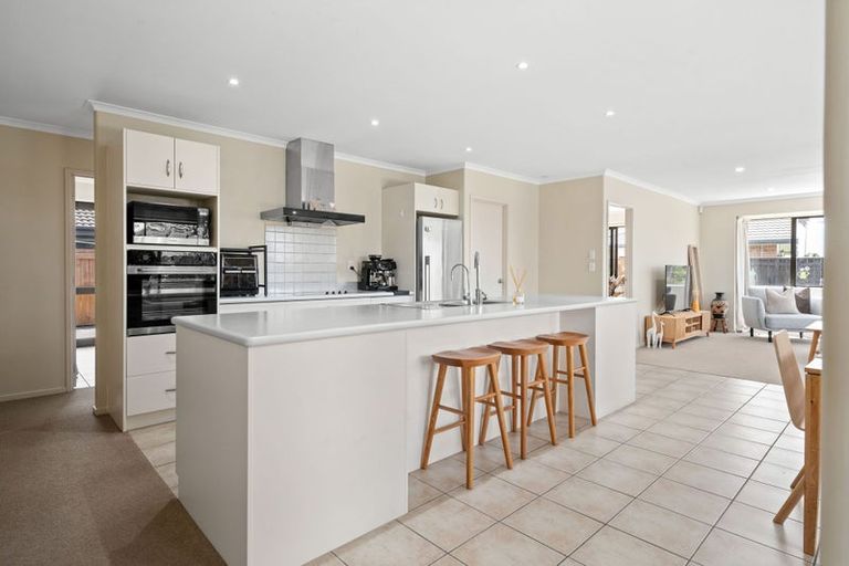 Photo of property in 2 Lavenham Place, Rototuna North, Hamilton, 3210