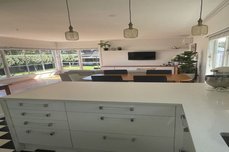 Photo of property in 2/10 Riverlea Avenue, Pakuranga, Auckland, 2010