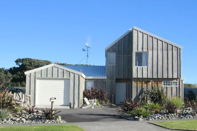 Photo of property in 12 Scott Avenue, Otaki Beach, Otaki, 5512
