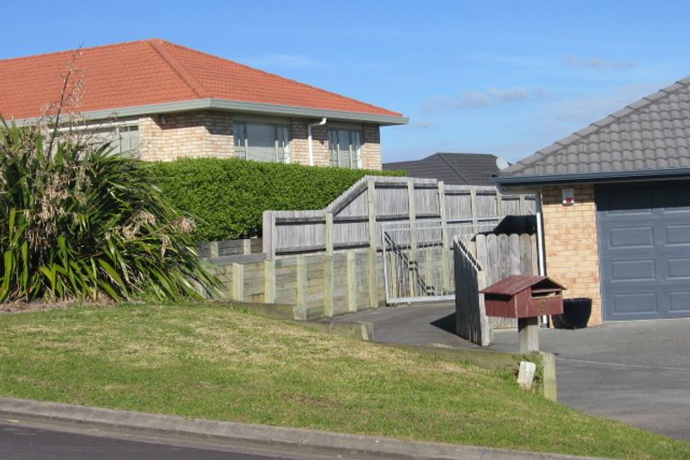 Photo of property in 9 Conacher Close, East Tamaki Heights, Auckland, 2016