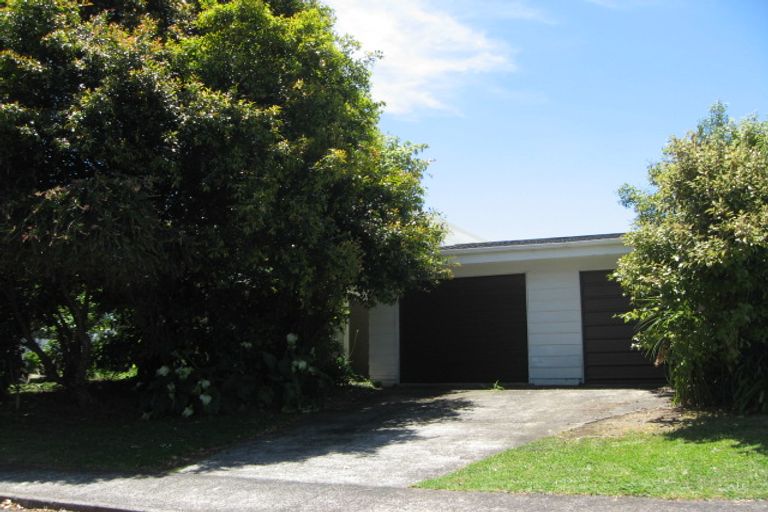 Photo of property in 1 Leaming Place, Clarks Beach, 2122