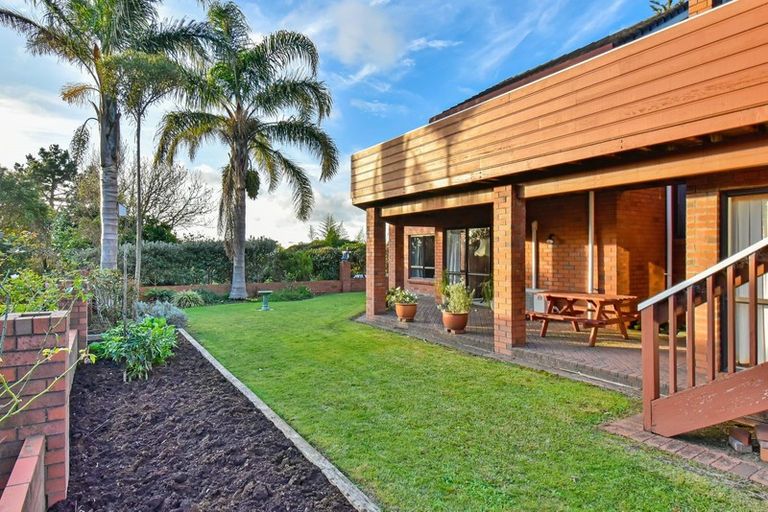 Photo of property in 16 Shepherds Road, Papakura, 2110