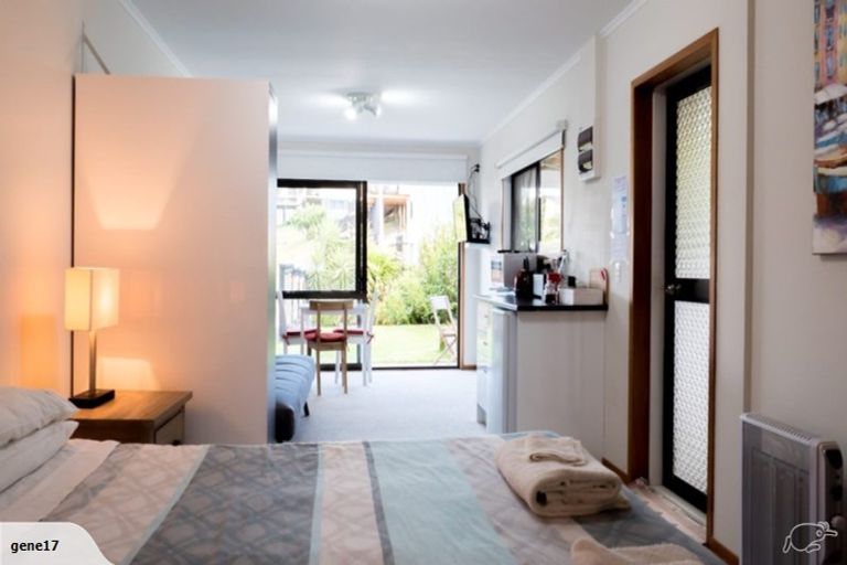 Photo of property in 21 Du Fresne Place, Russell, 0202