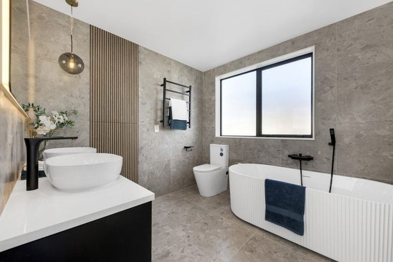 Photo of property in 13 Catalina Avenue, Rosehill, Papakura, 2113