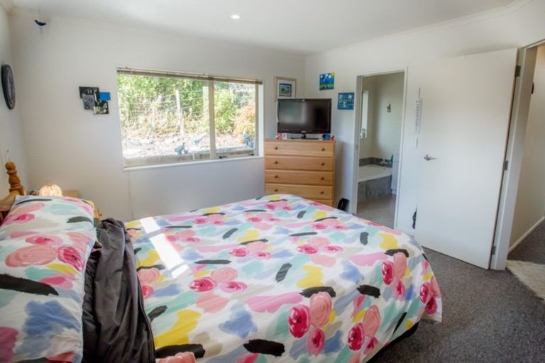 Photo of property in 6 Cabernet Close, Paraparaumu, 5032