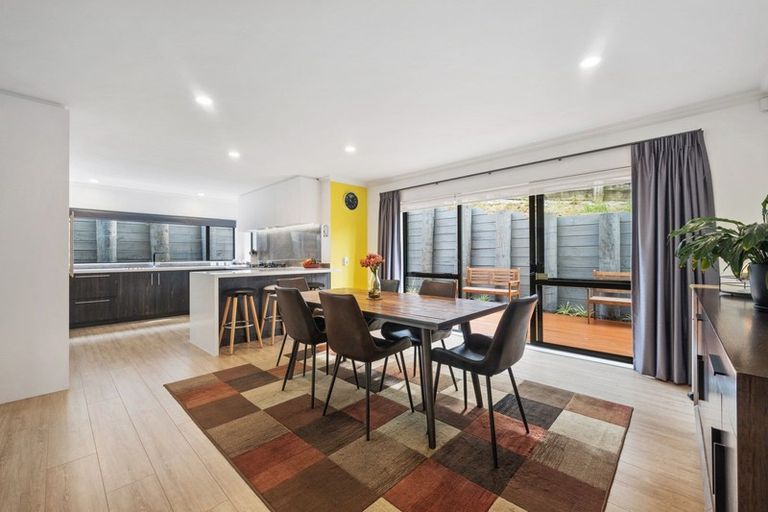 Photo of property in 19b Eske Place, Highland Park, Auckland, 2010